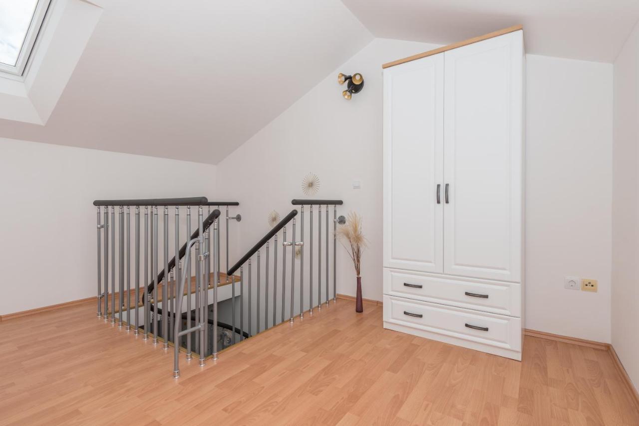 Deluxe 3 Bedroom Apartment With Sea View Baška Voda Eksteriør bilde