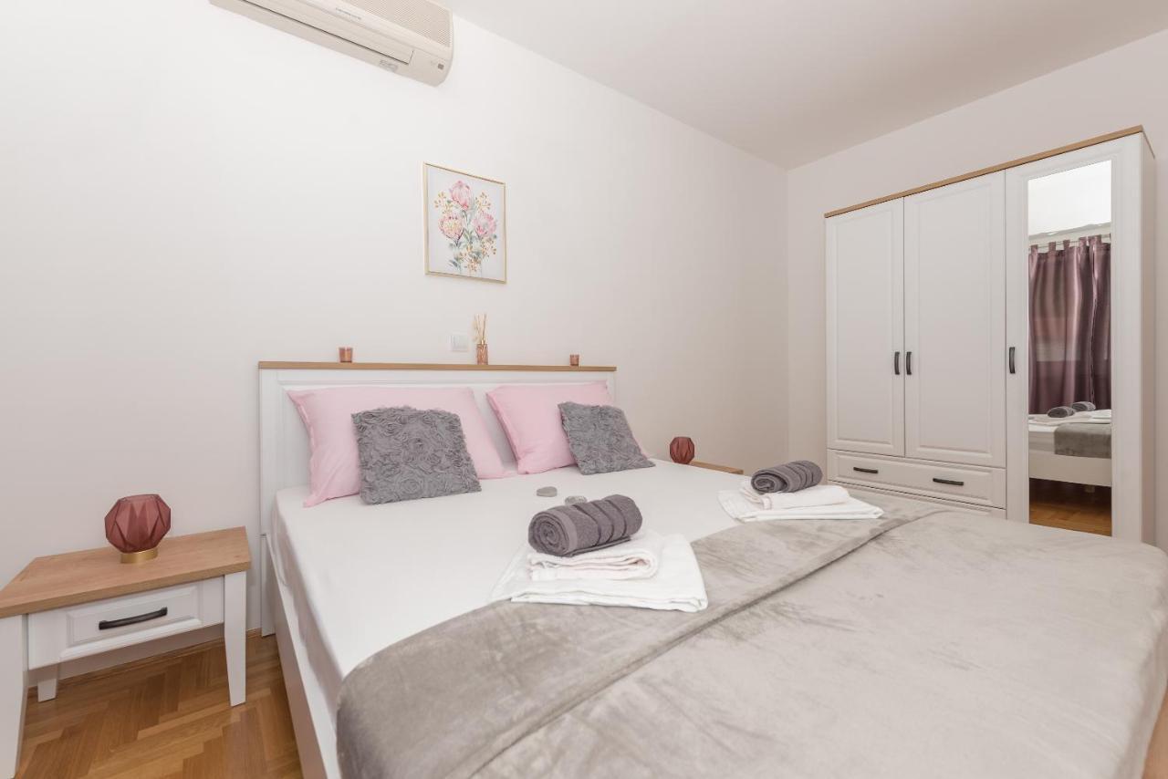Deluxe 3 Bedroom Apartment With Sea View Baška Voda Eksteriør bilde