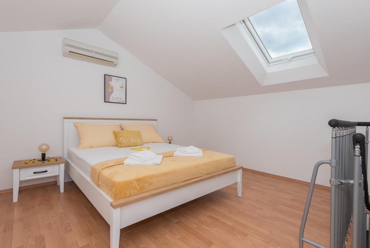Deluxe 3 Bedroom Apartment With Sea View Baška Voda Eksteriør bilde