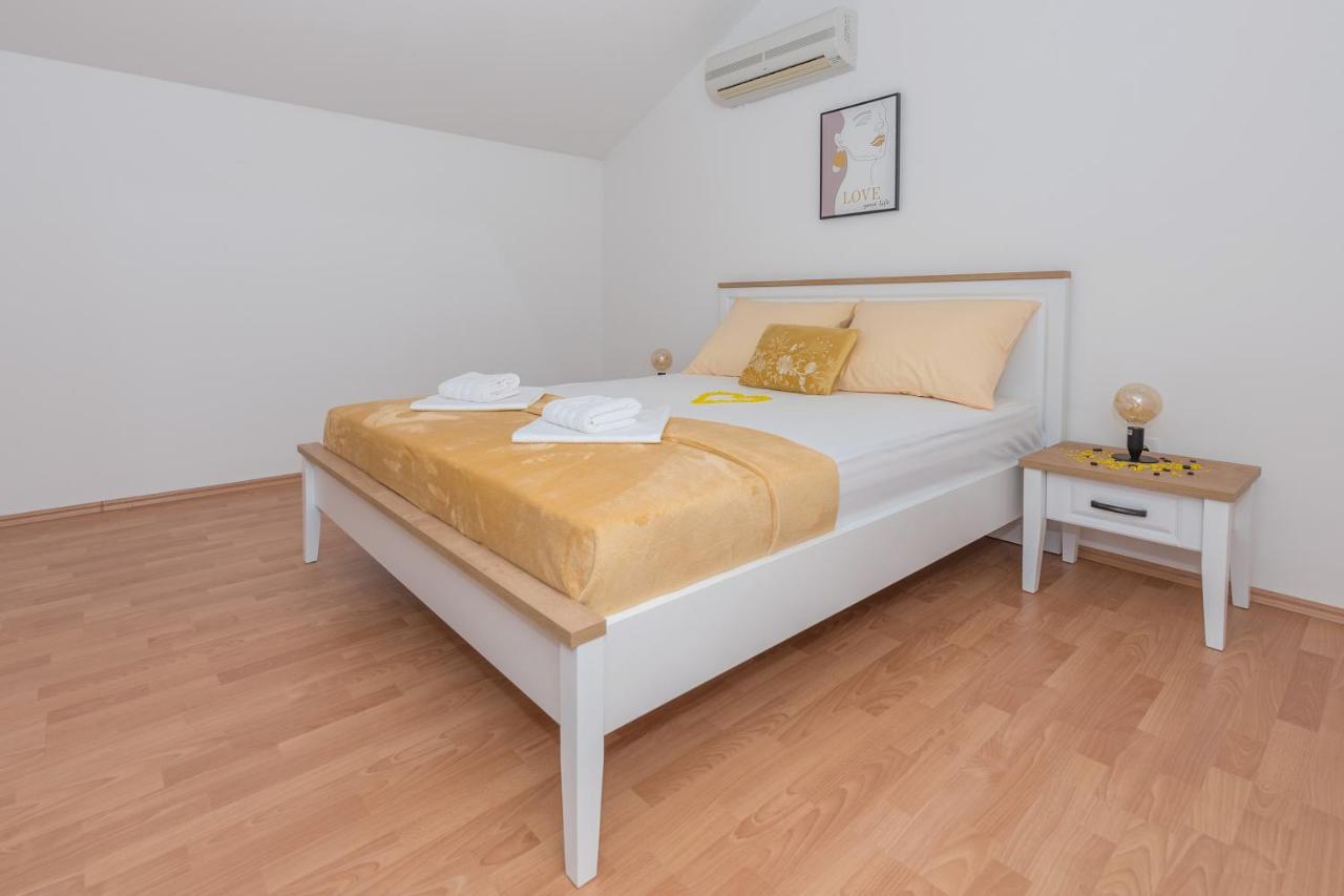 Deluxe 3 Bedroom Apartment With Sea View Baška Voda Eksteriør bilde